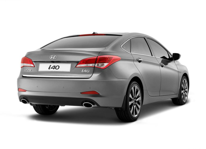 На взгляд с «кормы», новая i40 выглядит не менее интересно, чем спереди.