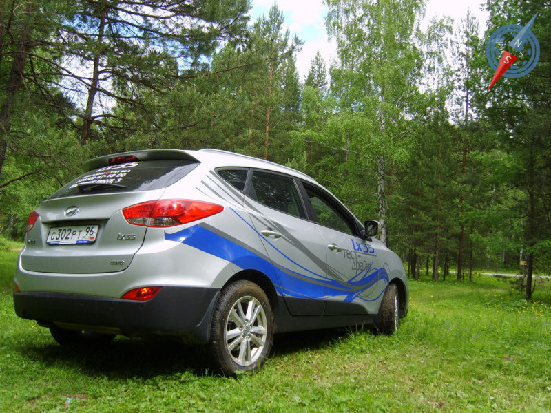 Корма автомобиля получилась у дизайнеров не менее футуристично, чем «передок»