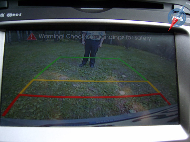 Для более удобной парковке на экран выводятся траекторные линии