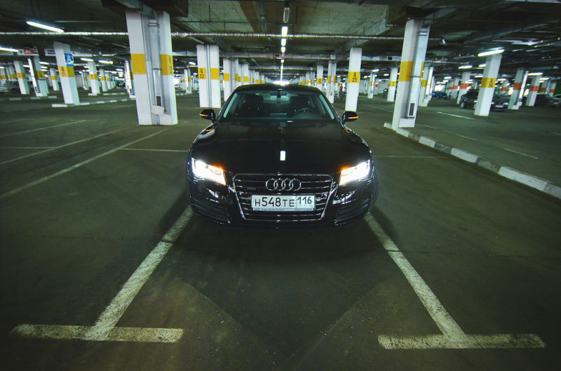 Ауди А7 в вечернем наряде