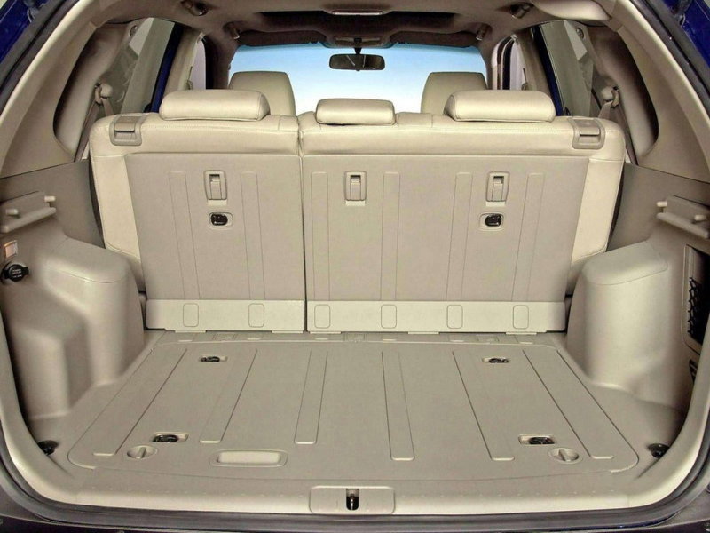 Багажник Tucson имеет солидный объем и....