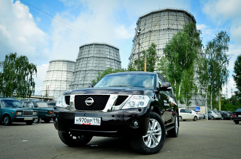 Снаружи Patrol выглядит чинно и внушительно