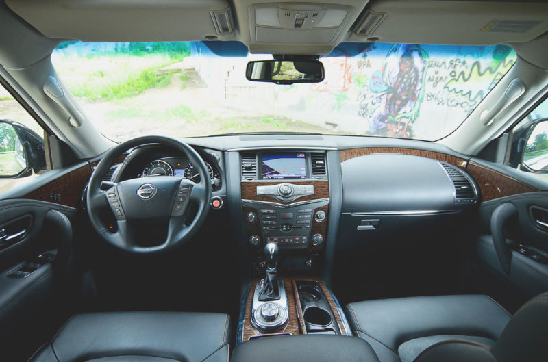 Салон у нового поколения внедорожника изменился значительно, став более фаршированным