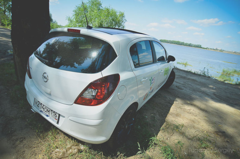 В ходе фейслифтинга корма машины не изменилась.