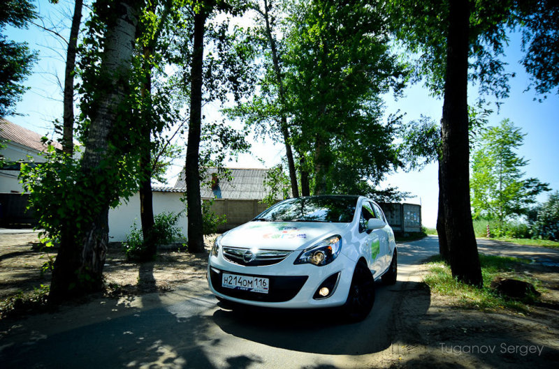 Opel Corsa 1,4л. (100л.с.) и четырех ступенчатой АКПП в богатой комплектации (как тестовая машина) стоит у нас минимум 615 000 рублей.