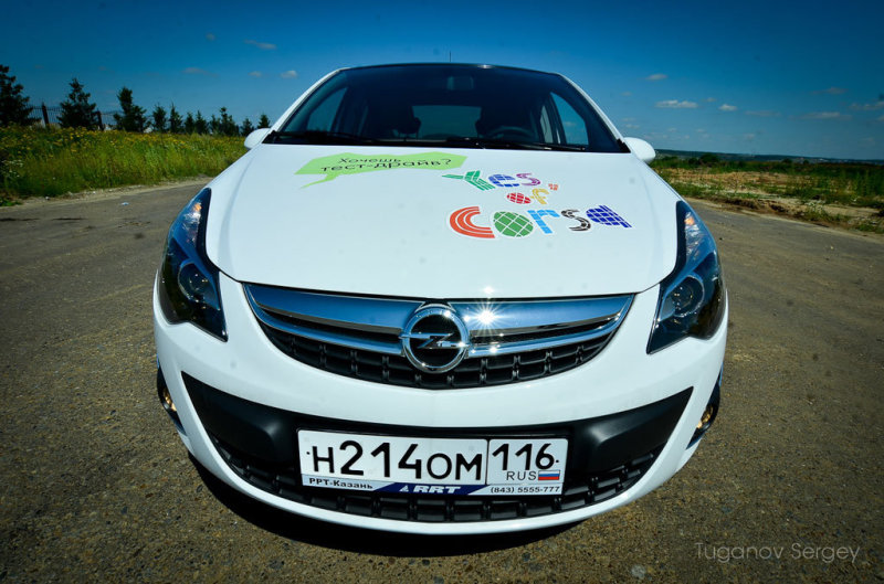 Фейслифтинг грянул весной 2011-го: новые фары со сложными световыми элементами, свежие блоки-бумеранги противотуманных прожекторов, иная решетка радиатора с дополнительной прорезью и другие детали. Внешность машины стала радостнее, прибавив ей настроения.