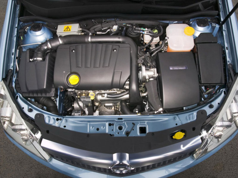 Оснащались Astra H моторами разными как по объёму, так и по потребляемому топливу, но брать лучше бензин 1,6 или 1,8, так спокойнее.