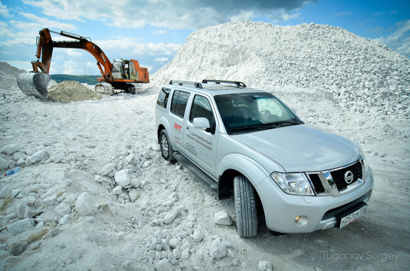 Очевидно, что народу в стране нужен большой полноприводный автомобиль на крепкой раме, то есть – внедорожник.