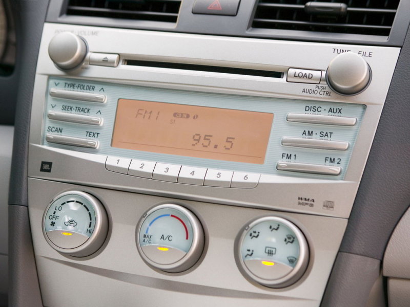 Отличительная черта управления климатом и аудиосистемой – это удобство пользования. Здесь всё интуитивно понятно.