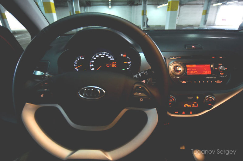 Интерьер малыша обрел настроение и собственный стиль, став продолжением дизайнерской мысли снаружи. Замечательно, что вся эта красота приятна и удобна не только на глаз, но и в повседневной эксплуатации.