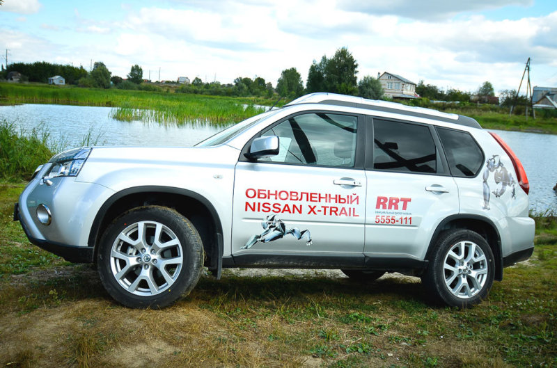 Дачной тропинки, легкого проселка и корявого асфальта X-trail не боится. На трансмиссионном тоннеле автомобиля, под центральной консолью у Ниссана есть шайба «All MODE 4x4», заведующая несколькими режимами трансмиссии.