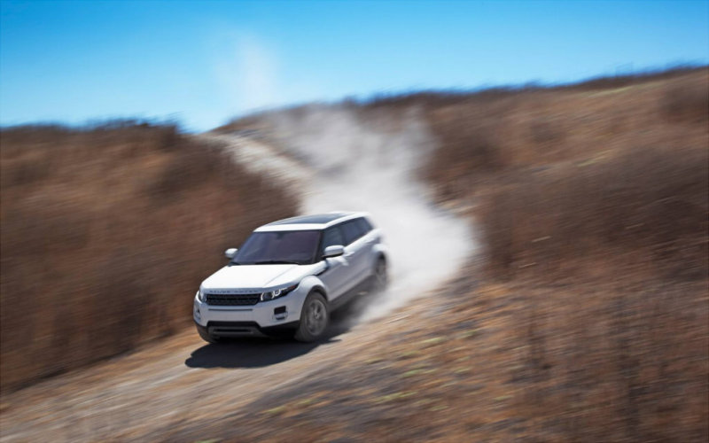 Evoque смотрится как на рельефе…