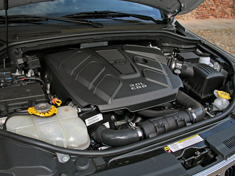 Самый популярный трёхлитровый дизель Mercedes. Тяговитый, надёжный и довольно экономичный. Главное заправляться на проверенных станциях.