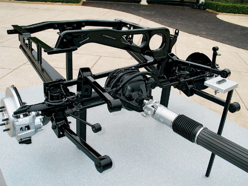 Крестовина карданного вала – слабое место. И меняется она только с карданом.