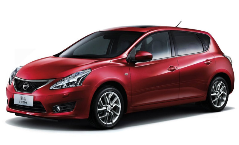 Перспективный хэтчбек Tiida выглядит куда как интересней.