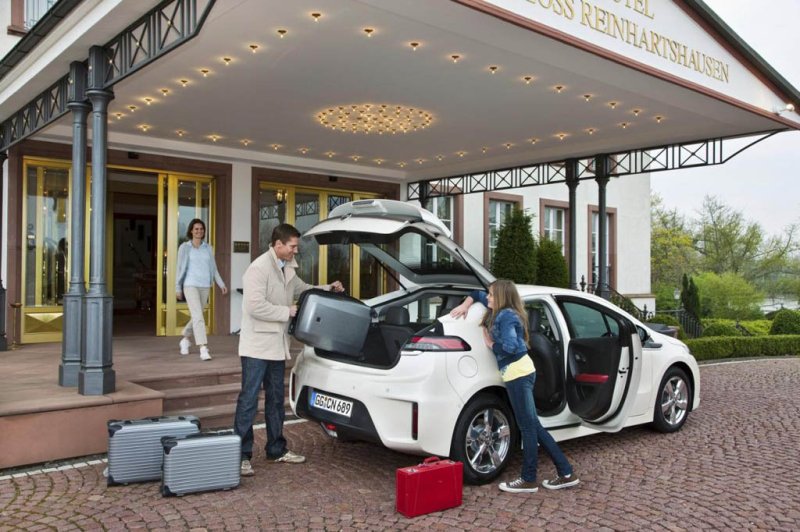 Ampera – практичный автомобиль для небольшой семьи.