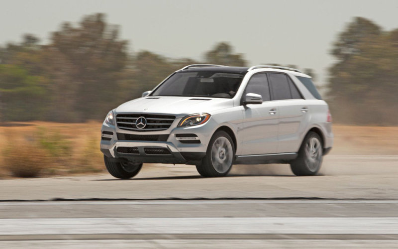 Новый M-класс хорош на дорогах с усовершенствованным покрытием…