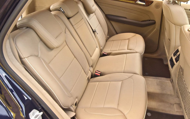 Обстановка во 2-м ряду по классу «люкс» И между прочим, здесь свободно устраиваются трое взрослых.