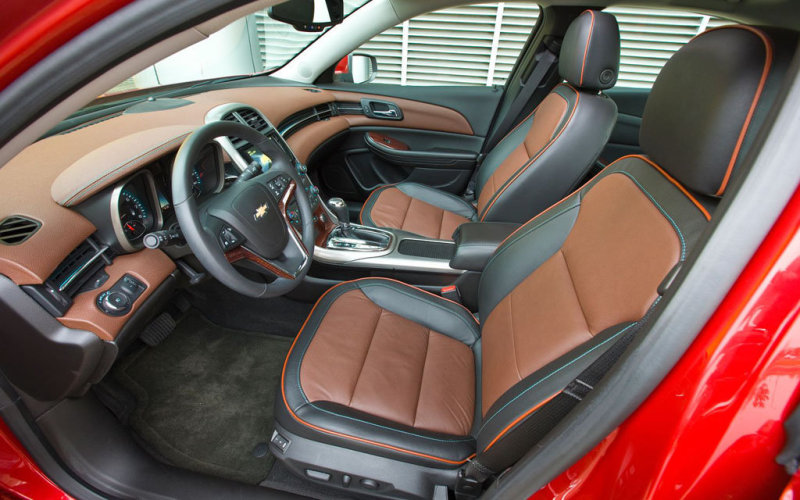 Отделка интерьера оставляет впечатление неплохого качества.