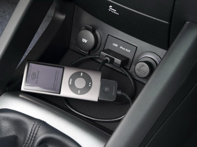 Возможность подключения ipod и USB устройств.