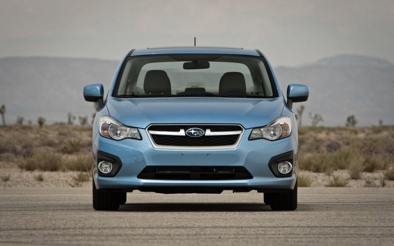 Передок с «каплевидными» светоблоками и 6-гранным фальшрадиатором смотрится свежо.