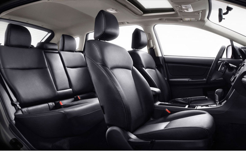 Пассажирам во 2-м ряду просторно, а складные спинки сидений увеличивают погрузочное пространство.