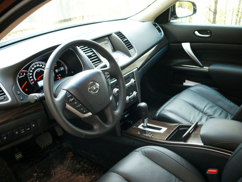 Салон Теаны роскошен, богат и качествен.