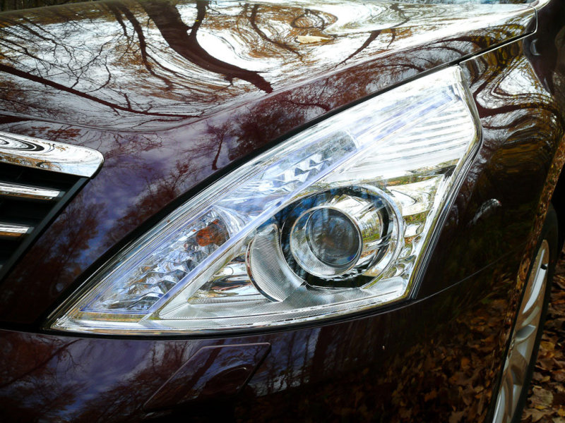 После обновления Teana получила новые фары, фонари и колесные диски. 