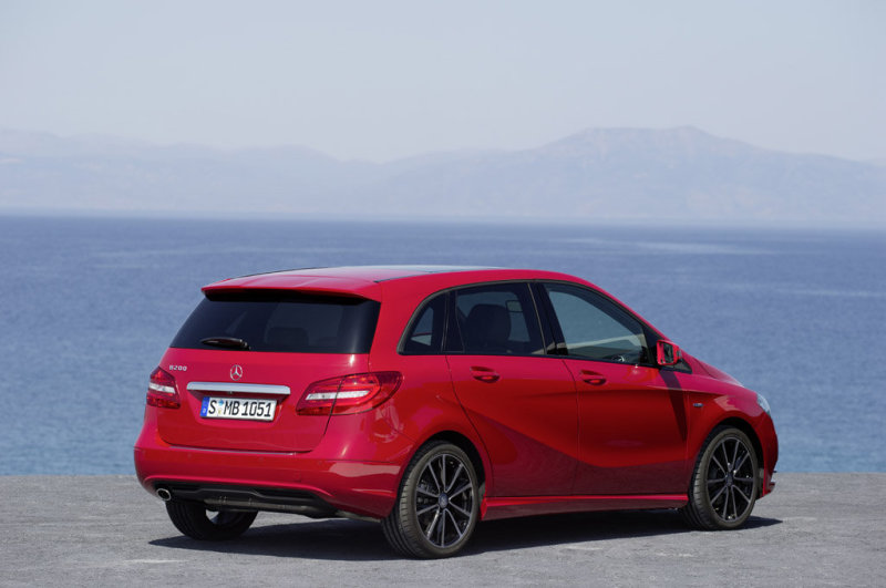 На взгляд с «кормы», новый B-класс ничем не замечателен. Обычный компакт-«вэн»…