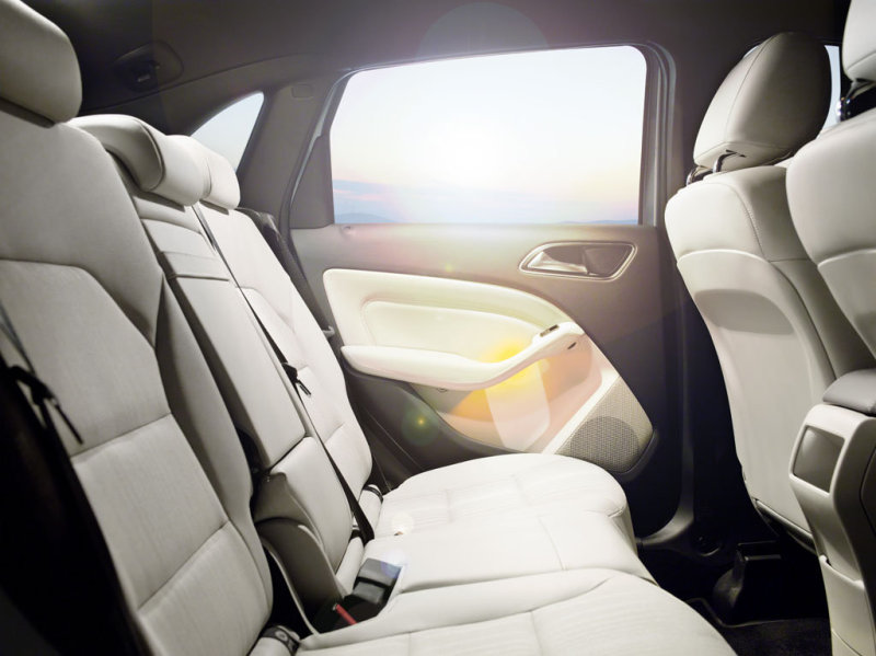 Во 2-м ряду удобно устраиваются двое взрослых – и подросток.