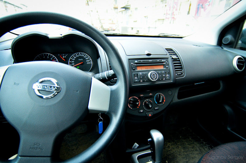 Интерьер Ноута прост и спокоен.