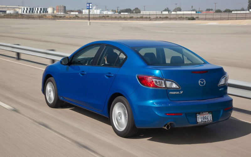 На взгляд с «кормы», перемен еще меньше, чем спереди.