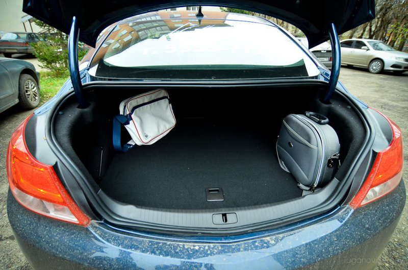 Увы, но у Инсигнии маленький багажник.