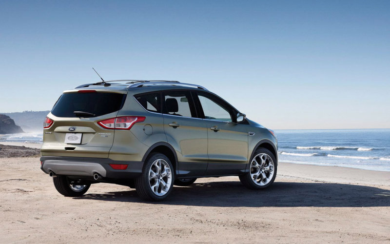 Новый фордовский «паркетник» смотрится не только спереди, но и с «кормы».