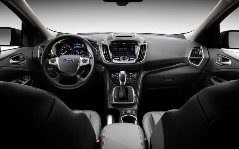 Скульптурное изящество передней панели радует глаз.