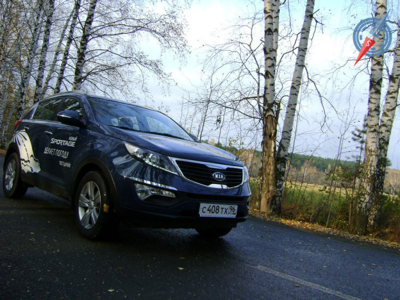 На фоне природы Sportage выглядит вполне уместным.