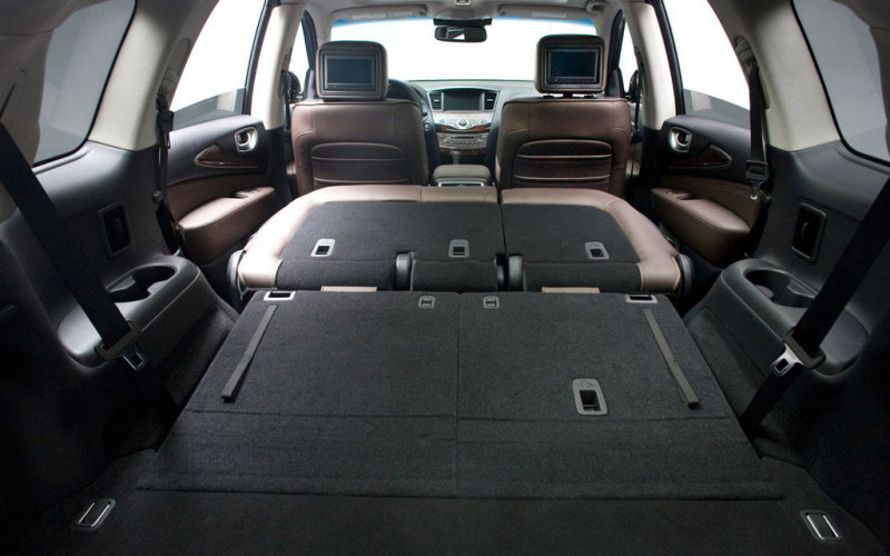 У JX35 гибко вариабельное погрузочное пространство, но «в пол» сиденья 2-го ряда не складываются. К сожалению.