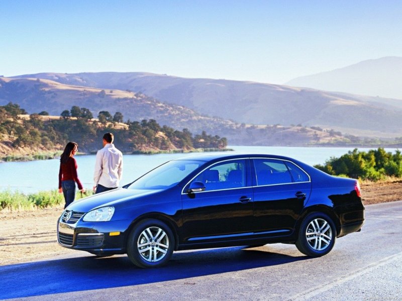 Клиренс пятой Jetta невысок (140 мм), поэтому  на загородных дорогах нужно быть осторожней.