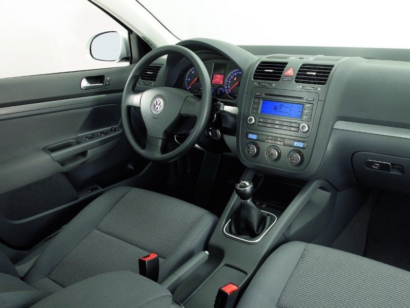 Строгий и спокойный дизайн интерьера порадует владельцев отличной эргономикой.