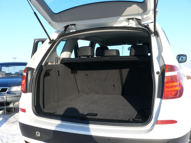 Багажник вырос  до 550 литров — это на 100 литров больше, чем у Mercedes-Benz GLK, и на 10 литров,  чем у Q5.