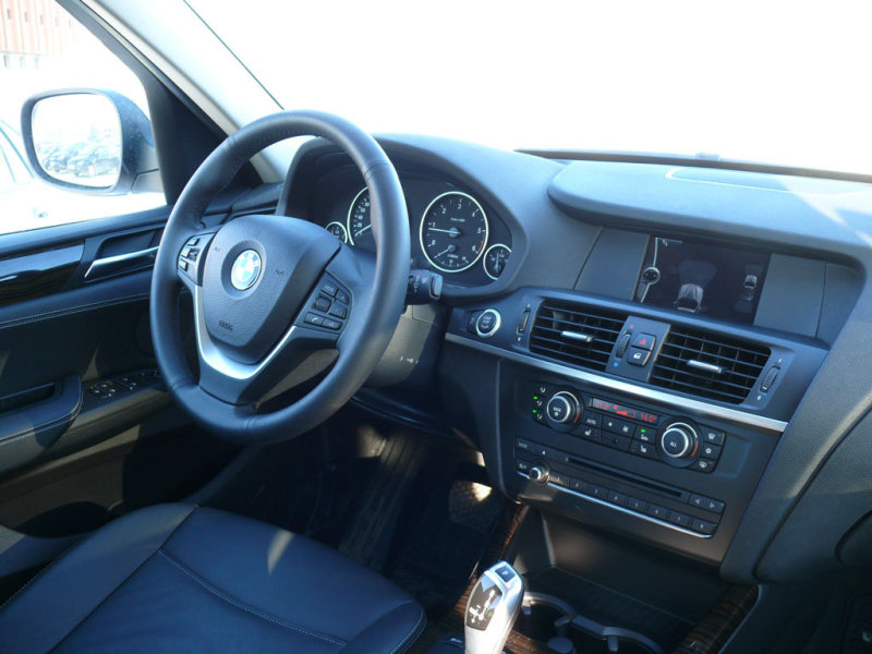 Интерьер нового BMW X3 удачно скомпонован из деталей других современных моделей марки.