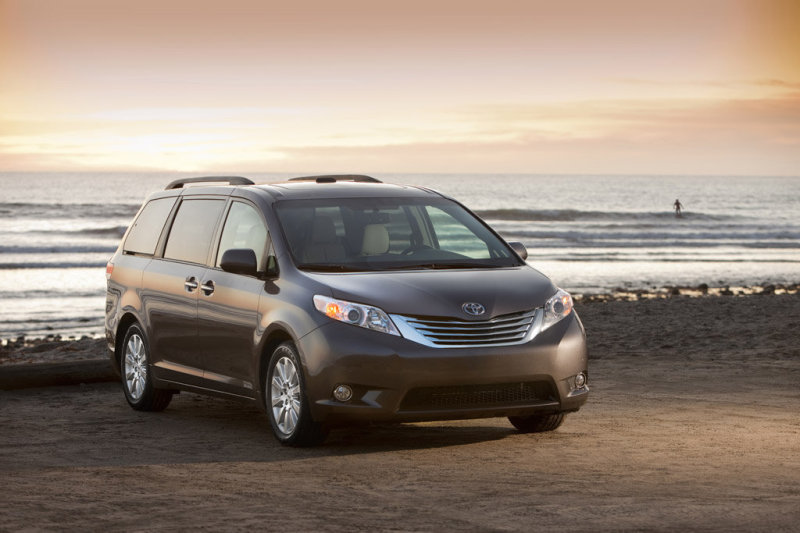 Toyota Sienna 2012: Летучий корабль