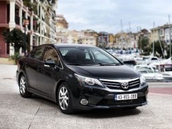 Toyota Avensis 2012: Омоложение