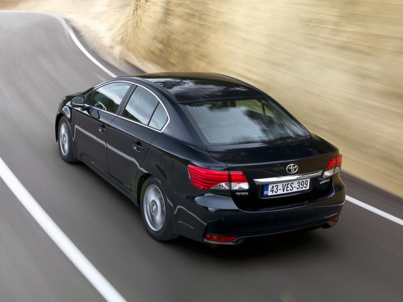 Седан Toyota Avensis 2012