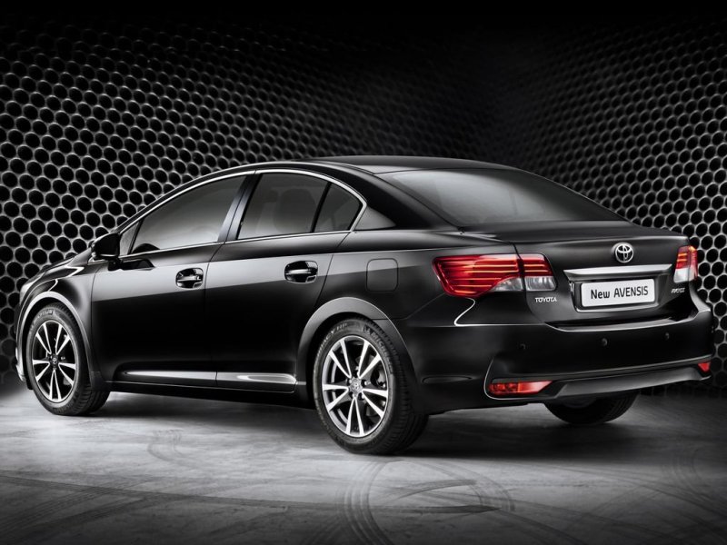 Седан Toyota Avensis 2012
