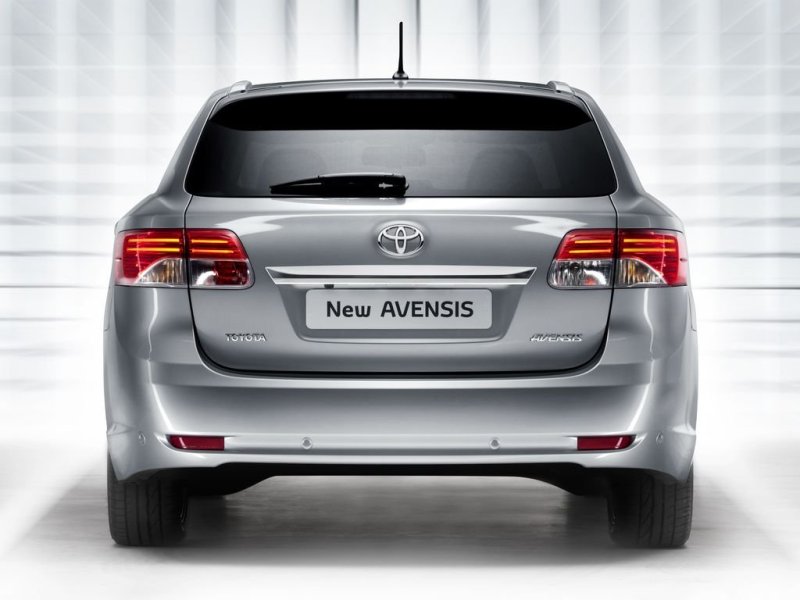 Универсал Toyota Avensis 2012