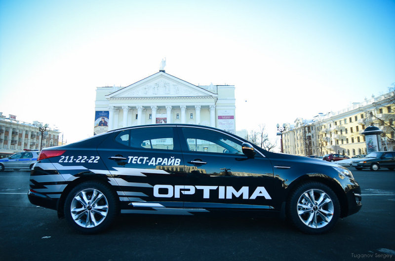 Оттененная хромом, отработанная сложностью светотехники, подчеркнутая остротой и смелостью граней, красота стремительного силуэта порождает восхищение в сердцах даже самых расчетливых клерков.
