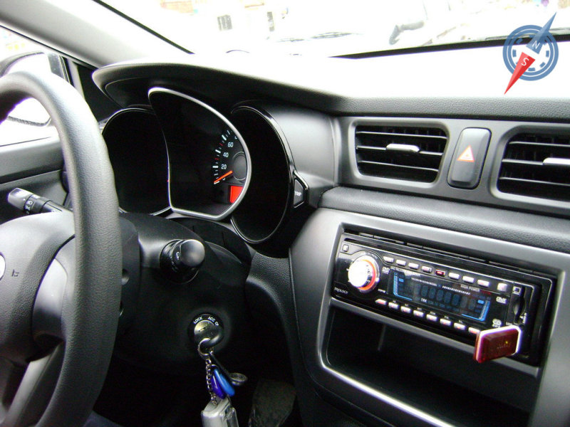 Панель новинки однозначно дружит со спортивным стилем.