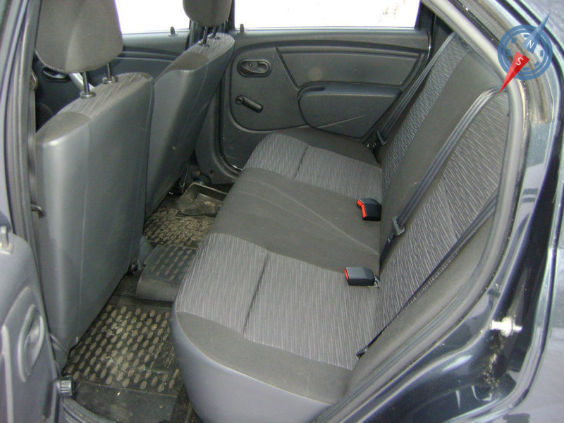 Задний ряд Renault просторен на столько, что пять человек среднего телосложения смогут свободно оценить запас пространства над головой и в коленях.