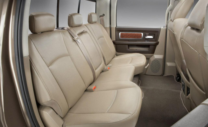 Во 2-м ряду трое взрослых устраиваются свободно и удобно. Вряд ли какой седан сравнится…